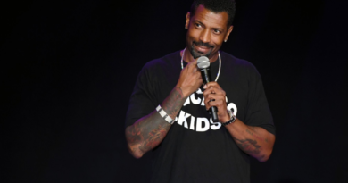 Deon Cole Speaks about sex toys